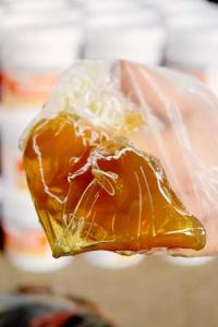 外觀越亮、顏色越淺的潤滑脂， 性能和質量越好嗎？